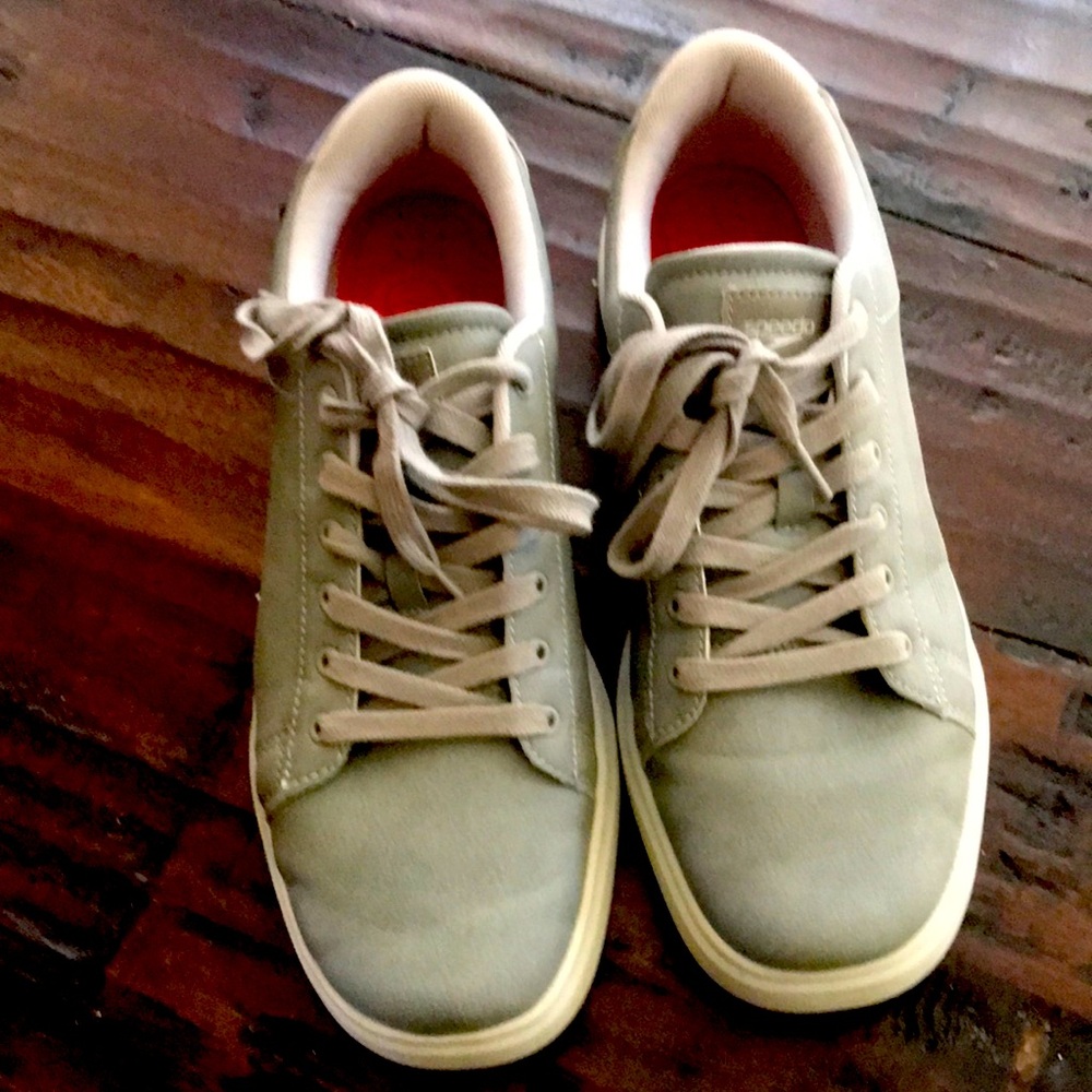 Size 11 Mens Speedo Tennis Shoes